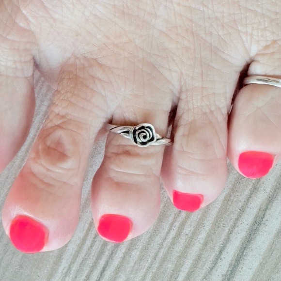 Sterling Silver Rose Toe Ring, Silver Rings, Flower Ring, Love Roses, Flowers - Picture 11 of 13